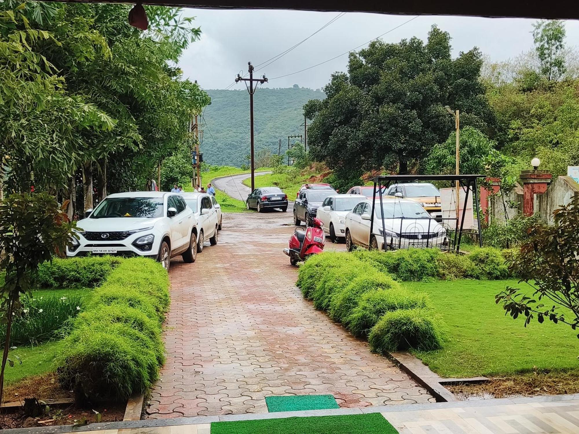 Swiss Lake Resort 라바사 외부 사진
