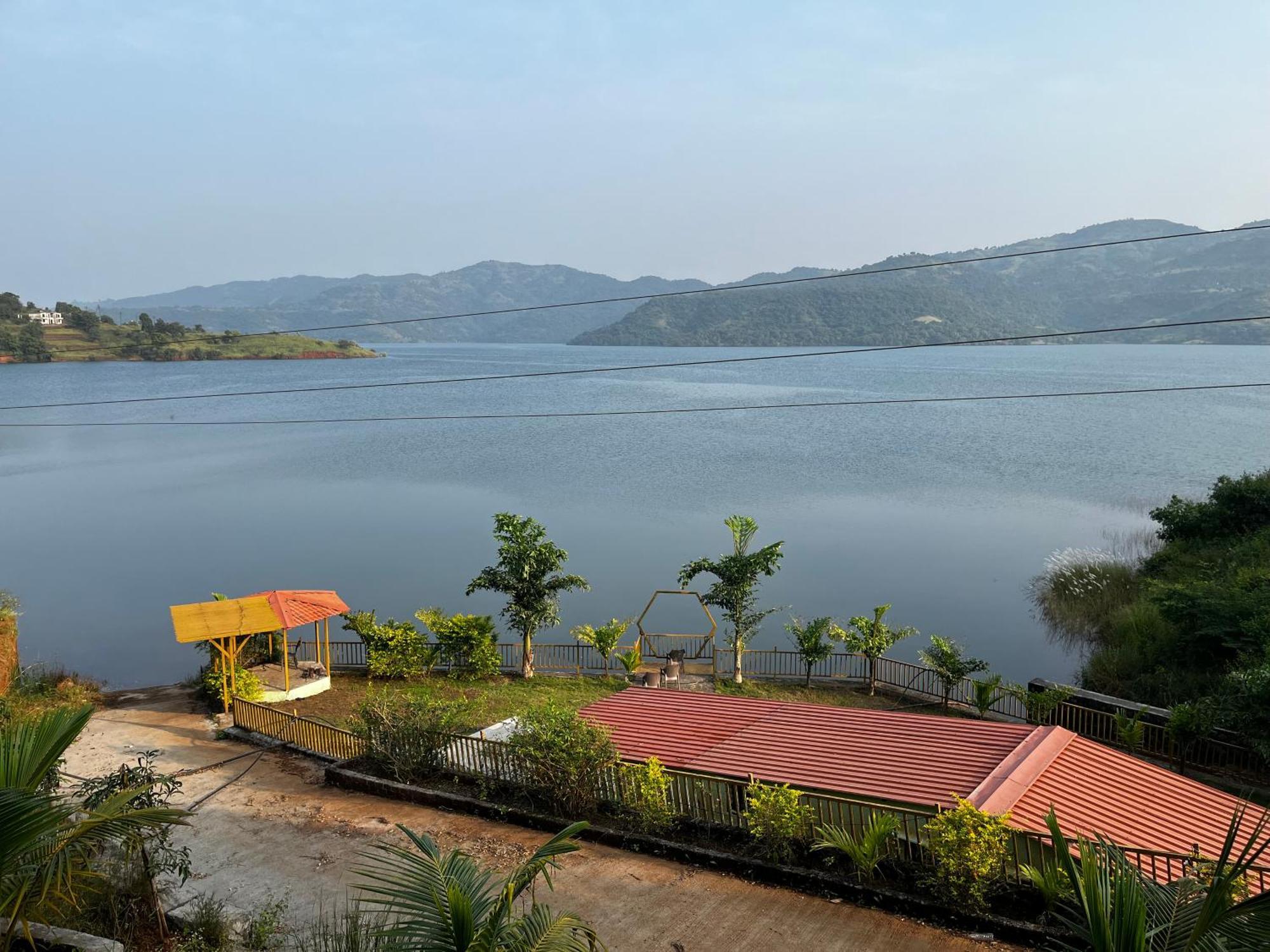 Swiss Lake Resort 라바사 외부 사진