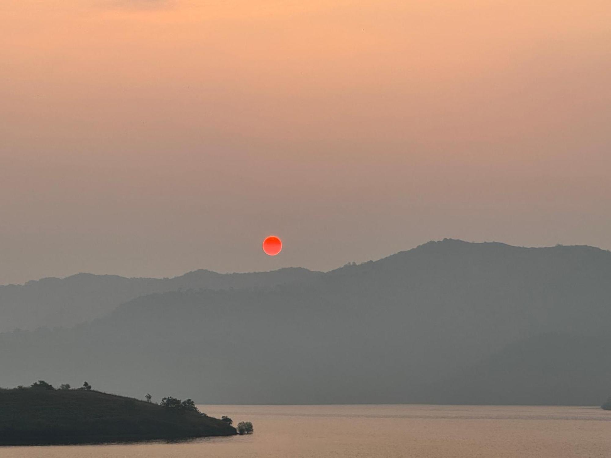 Swiss Lake Resort 라바사 외부 사진